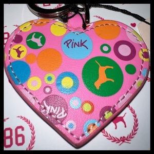 💖NWT VS PINK HEART VINTAGE KEYCHAIN💖
